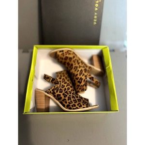 VERY VOLATILE Women's leopard peep toe chunky heel, Size 8